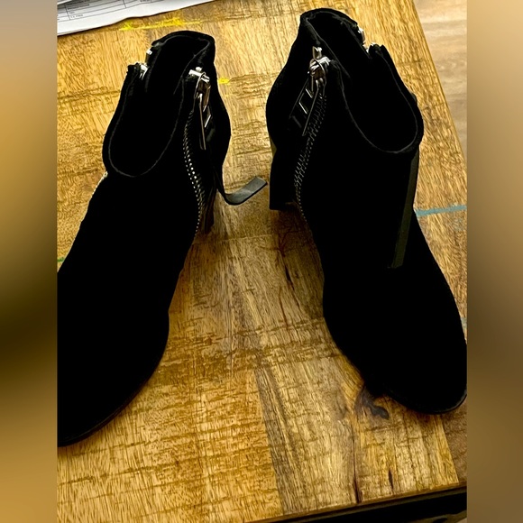 ZADIG AND VOLTAIRE BLACK BOOTIES (WORN ONCE) TRENDY AND COOL😎 SIZE 9 (39) - Picture 3 of 11
